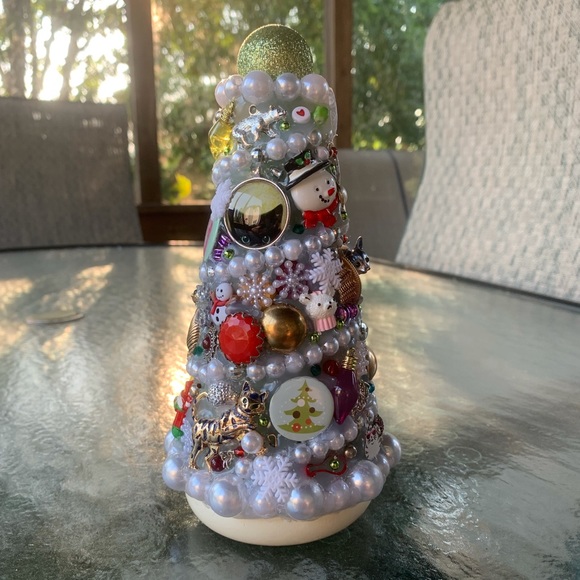 *** SOLD *** “Christmas Kittens In The Snow” Junkdrawer Tree Handmade Decoration - Picture 10 of 13